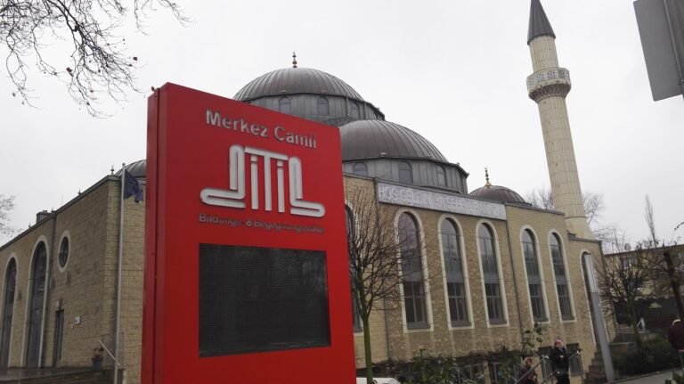 ditib-duisburg-zentralmoschee-7.jpg